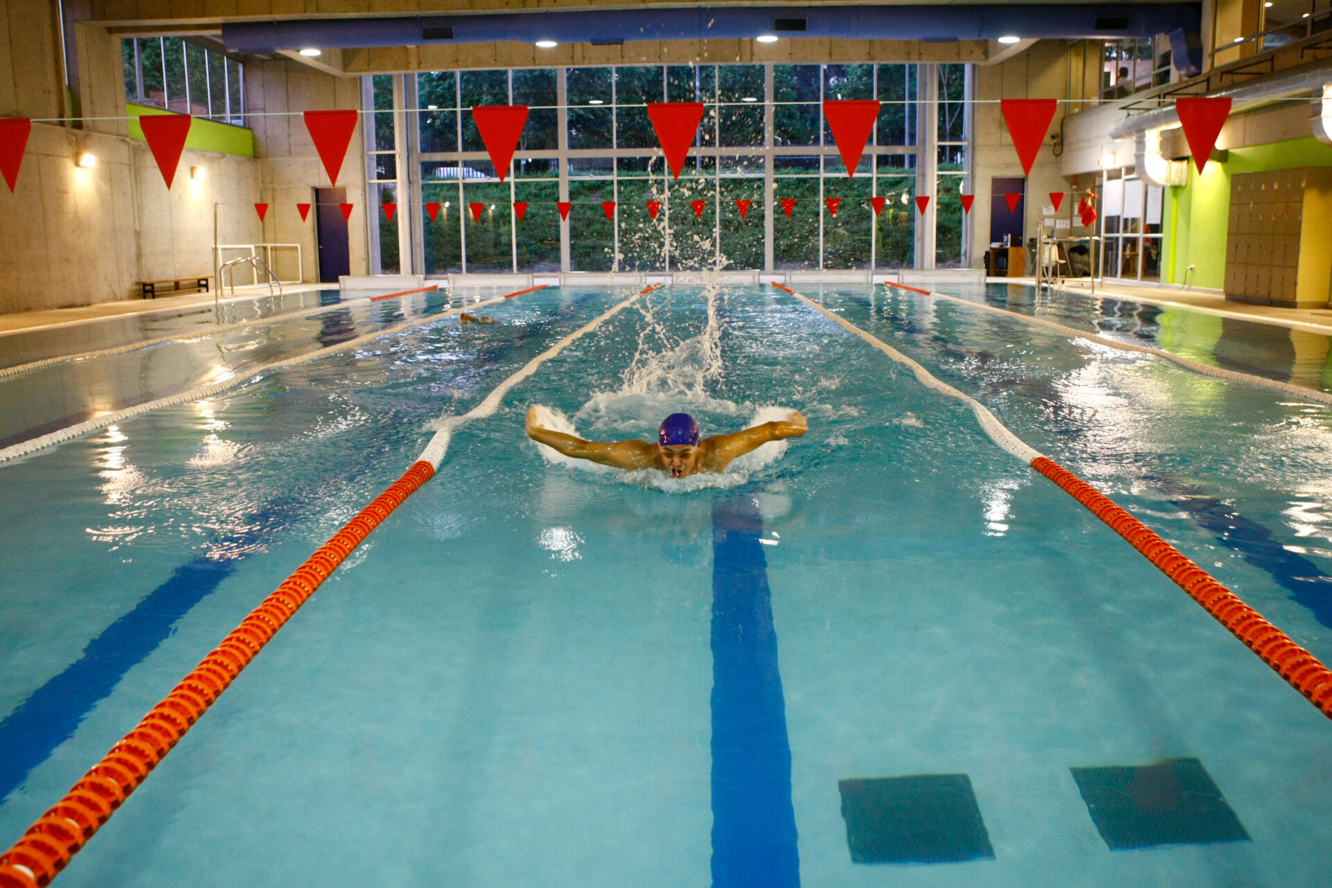 Vida universitaria piscina semi olímpica UCEN